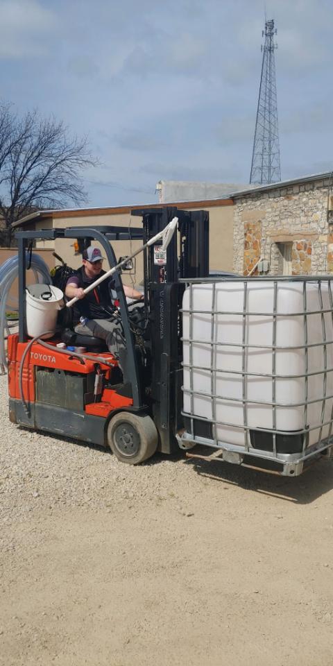 When you need to pump wine into tanks across the street, but you only wanna make one trip. We call this rig "Mad Max".
#winemaking #winemaker #weddingoakwinery #winery #fredericksburgtx #sansaba #burnet #MadMax