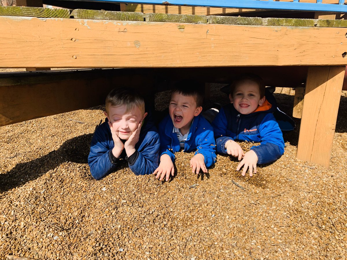 CCLSHamilton's tweet photo. Outdoor fun on a beautiful Wednesday morning ☀️@CCLSChargers https://t.co/zx1Ms0Ew6C