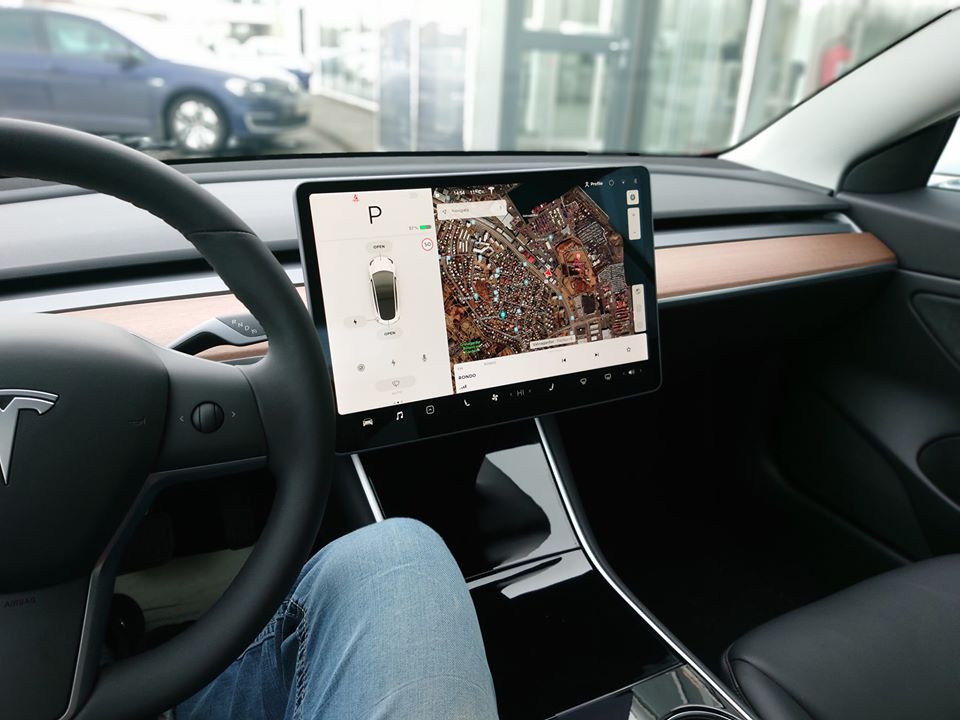 enn_nafnlaus's tweet photo. I scoured the interior, and couldn't find a single thing wrong. Doors (#TeslaDoorIssues). Glass (#TeslaGlassIssues). Screen (#TeslaScreenIssues, #TeslaMCUIssues). Seats (#TeslaSeatIssues). Just superb quality (#TeslaQualityIssues). Well #Musked! https://t.co/o2j88Ftk8m