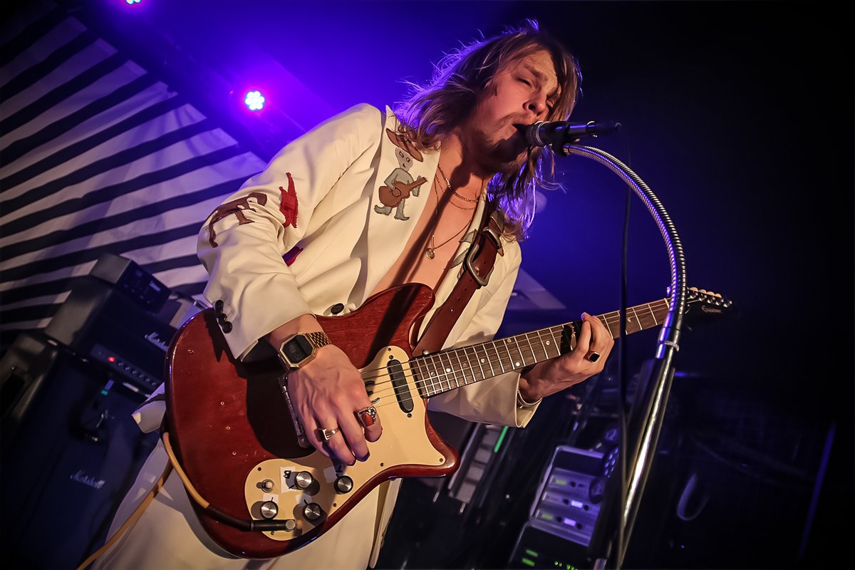 musicwebcz's tweet photo. Look at that! Breathtaking concert: #DeWolff #RockCafe 

➡️https://t.co/pCaemXwZ3v ⬅️ https://t.co/ZcdbBRiY6B