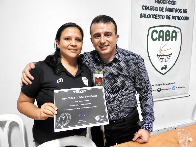 arbitroscaba's tweet photo. OFICIALES CERTIFICADOS POR FIBA 

Entregamos a 12 de nuestros asociados el certificado que los acredita como Oficiales de Mesa de Control @FIBA luego de haber realizado y aprobado el curso por la Federación Internacional. 

#SoyTalentoCABA #EFASomosTodos https://t.co/ArN3fkJ1Tu