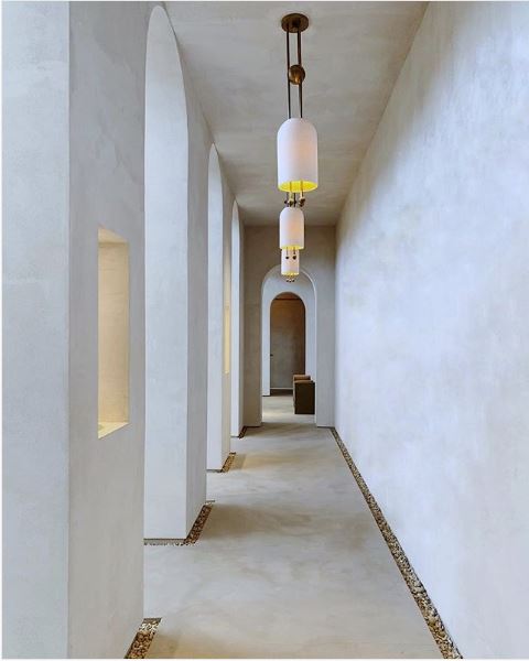 paschalldesign's tweet photo. Los Angeles. 1021 N McCadden Place. 🙌

📷cred @apparatusstudio

#apparatusstudio #simple #whitearches #losangeles #california #californialiving #clutchmodern #paschalldesign #venitianplaster #pendants #lighting #hallway #interiordesign #style #design #decor https://t.co/ah4FTThxCa