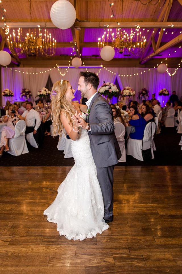 Dan + Shay and Justin Bieber's hit "10 000 Hours" is already expected to be the number 1 wedding song of 2020. 
Do you remember what you danced to? 

#weddingwednesday #lifeisbetteratthelake #oakwoodresort #grandbend