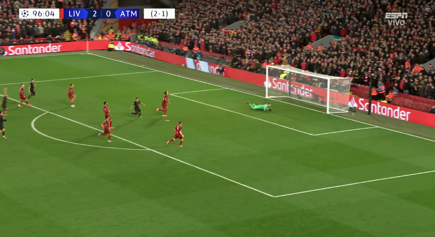 ESPNmx's tweet photo. ¡Error de Adrián San Miguel y Atlético está avanzando a Cuartos! 

El guardameta dejó la pelota a un rival y Llorente los está eliminando 💥

#ChampionsxESPN 🏆 https://t.co/ZHymQ7K5xM