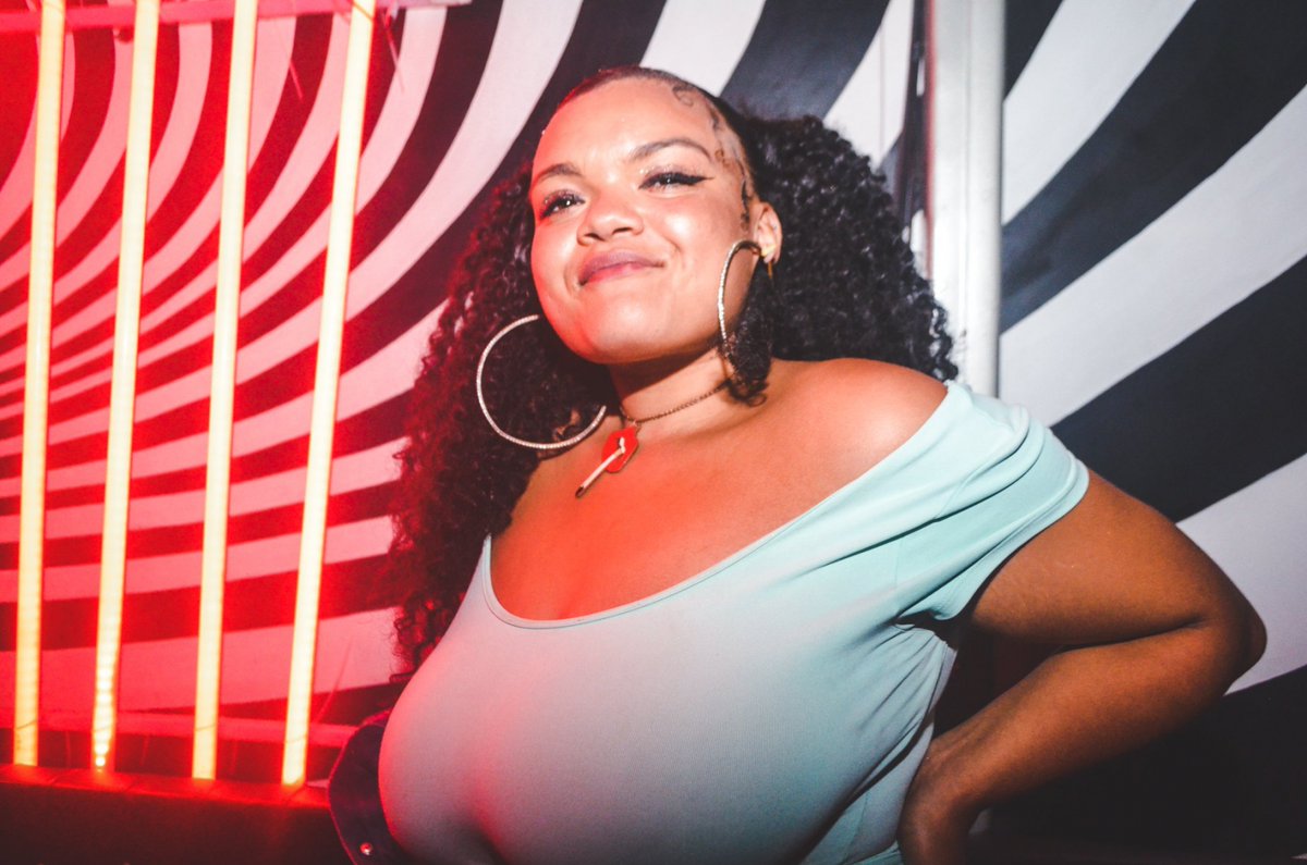 cafemuzik's tweet photo. sexta feira agora, 13/03, é dia de soprar aquela vela para @donachapa na pista da @kaofunk. 🎉

Estão animados para explodir mais uma edição do baile funk mais esperado da semana? 😎

Depois de amanhã,👉 às 22 horas.
Brota!💥💥 https://t.co/iw3K9wH0mB