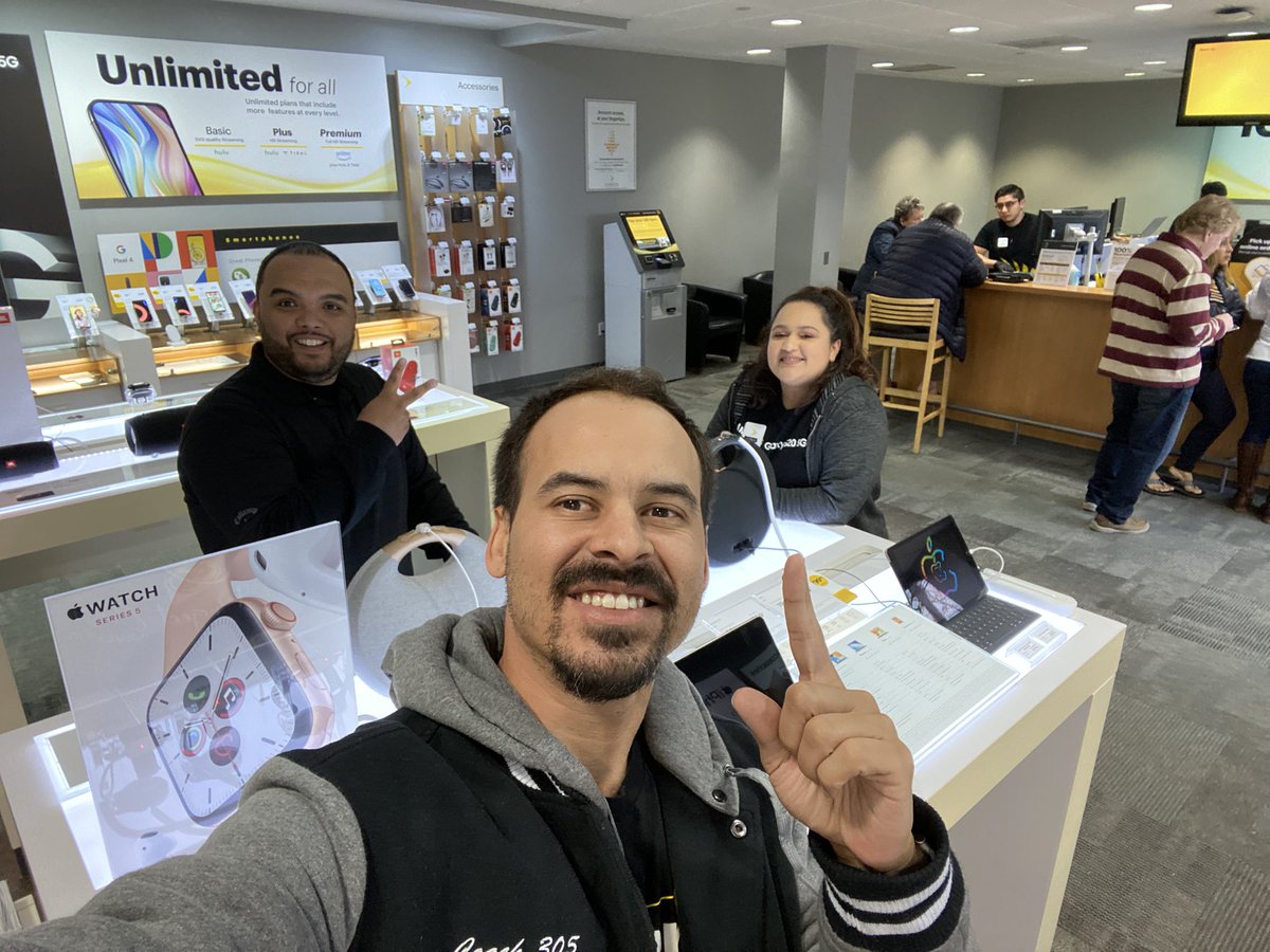 Mikeleiro's tweet photo. Couple of store visits on the market to get the hype going for the rest of the week. #projectcash #moneyteam #letsgo @Samir_fl @tobiastjones @tracySprint https://t.co/lL9m0py4cC