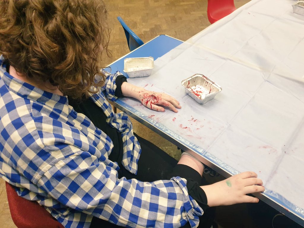 Wat_BusheySJA's tweet photo. ⚠️Warning... Casualty Simulation images ⚠️
Great work tonight from the Cadets 💪 https://t.co/o6UEuR81Xk