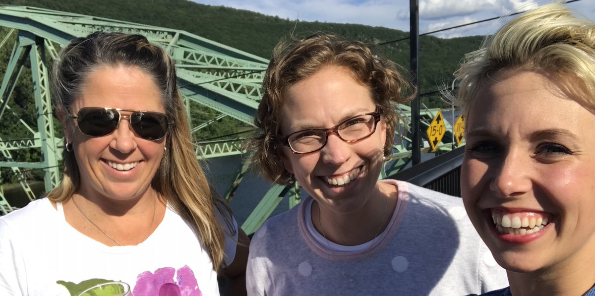 madamelitten's tweet photo. OH MY GOSH I GET TO SEE THESE TWO LOVELY LADIES IN LESS THAN 48 HOURS!! #learningwithlaloca #lamaestraloca https://t.co/y3JLiGb77d