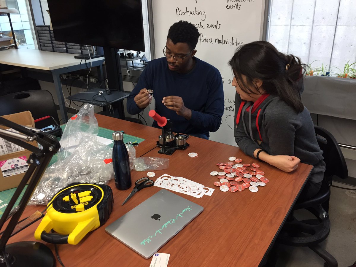 educationmakers's tweet image. Our buttons are ready for #ArduinoD20 | @rubyivan @Milieux_news @houdaAjawhar @natduponsel @a_l_davidson