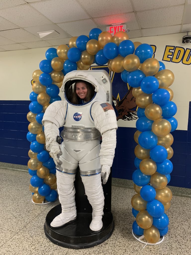 techlikeaboss's tweet photo. Today I facilitated a station @WesleyES_HISD Aviation Day and had so much fun interacting with the students and listing to their knowledge in STEM! Way to go Wesley! #wesleySTEM @HISDChoice @NASA_Johnson #STEMEducation @msap2017 https://t.co/Q2l0dSsxAg