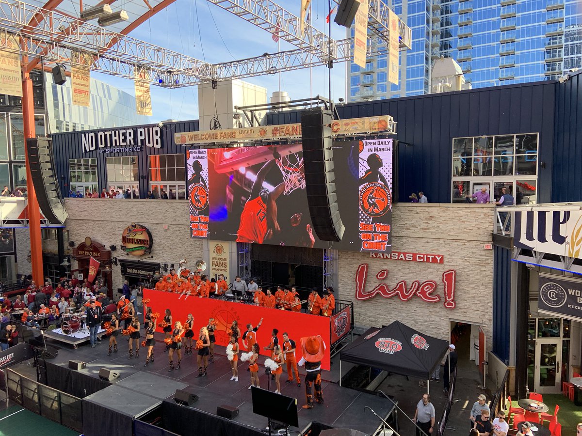 KCLiveBlock's tweet photo. Oklahoma pep rally up next!! #fanfestkc https://t.co/xGYmBzkIuo