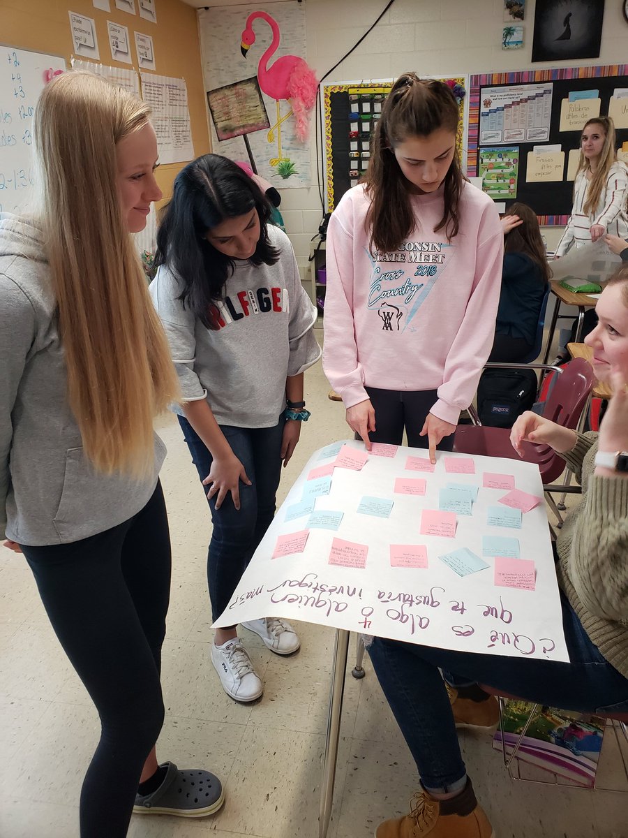 loefflerbell's tweet image. #CAPPSPA204 continuing their study of significant Hispanic Americans. #categorizing #summarizing #cooperation #whoinspiresus? @MuskegoNorwaySc @MHSIrvine