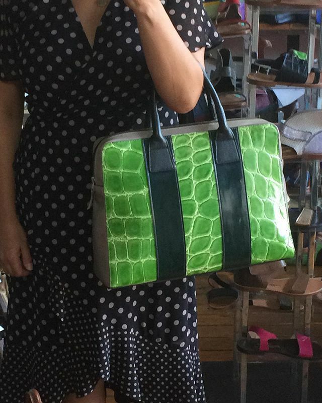 leomonkofficial's tweet photo. It’s not all doom and gloom! The DONNA will brighten up your day🙃🌈🎉#livelife #goodlife #enjoy #handmadebags #supportlocal https://t.co/aJ8f0oMVak https://t.co/cjbv66HOWL