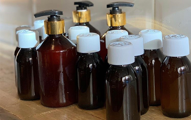 TheGinPlace_Ar's tweet photo. Bristol distillery makes hand sanitiser with gin botanicals https://t.co/sfVQUL3WDK https://t.co/tgB3lFmZ1p