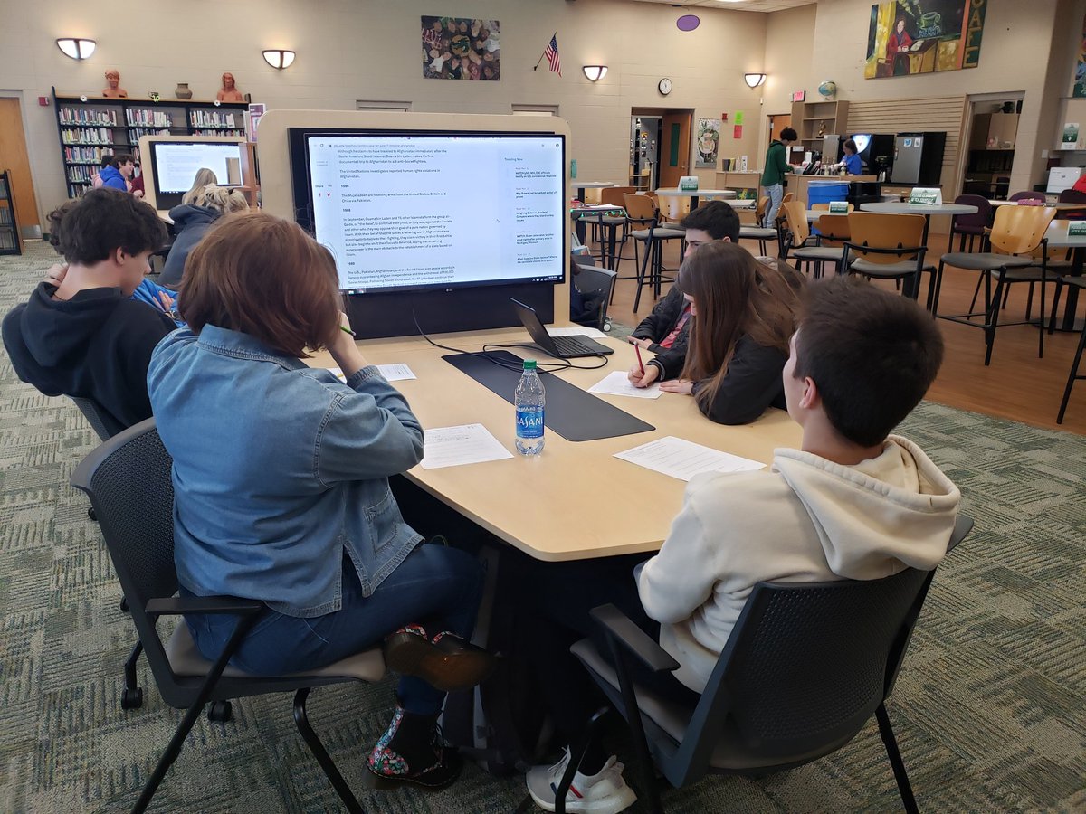 cathy_srock's tweet photo. English 11 students worked at the #collaborationstations in the @LOHS_LC today to complete webquests to help them understand some context related to our newest novel, #thekiterunner. #srockela11 #alwayslakeorion https://t.co/fRl1NRZY7e