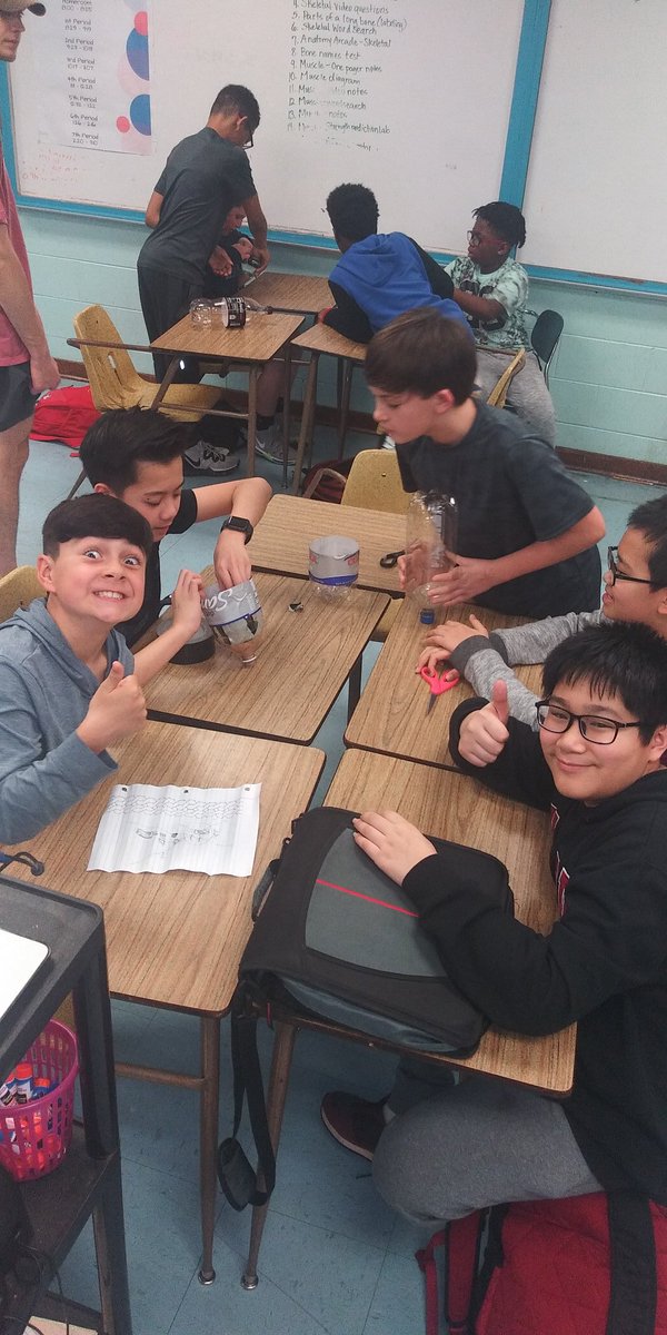 ScienceTerrell's tweet photo. 6th graders worked hard as they began building rockets forbthe Rocket Launch competition! Great fun!! #hillcrestmspats #engineering #design #teamwork https://t.co/vweV2j0LTx