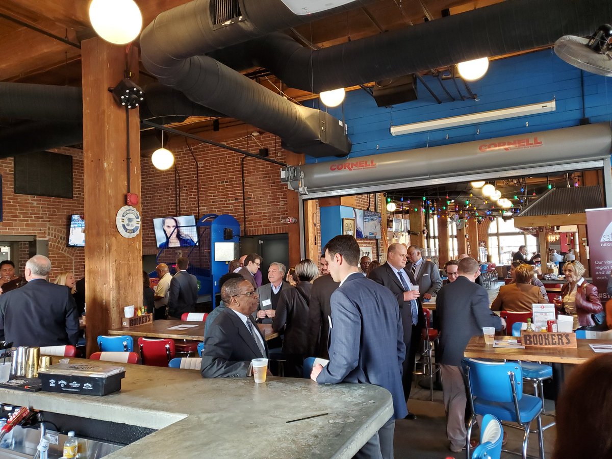 KellyO_StL's tweet photo. Great networking happening @tinroofstlouis Business After Hours @STLRegChamber https://t.co/ZE2DuKmkPR