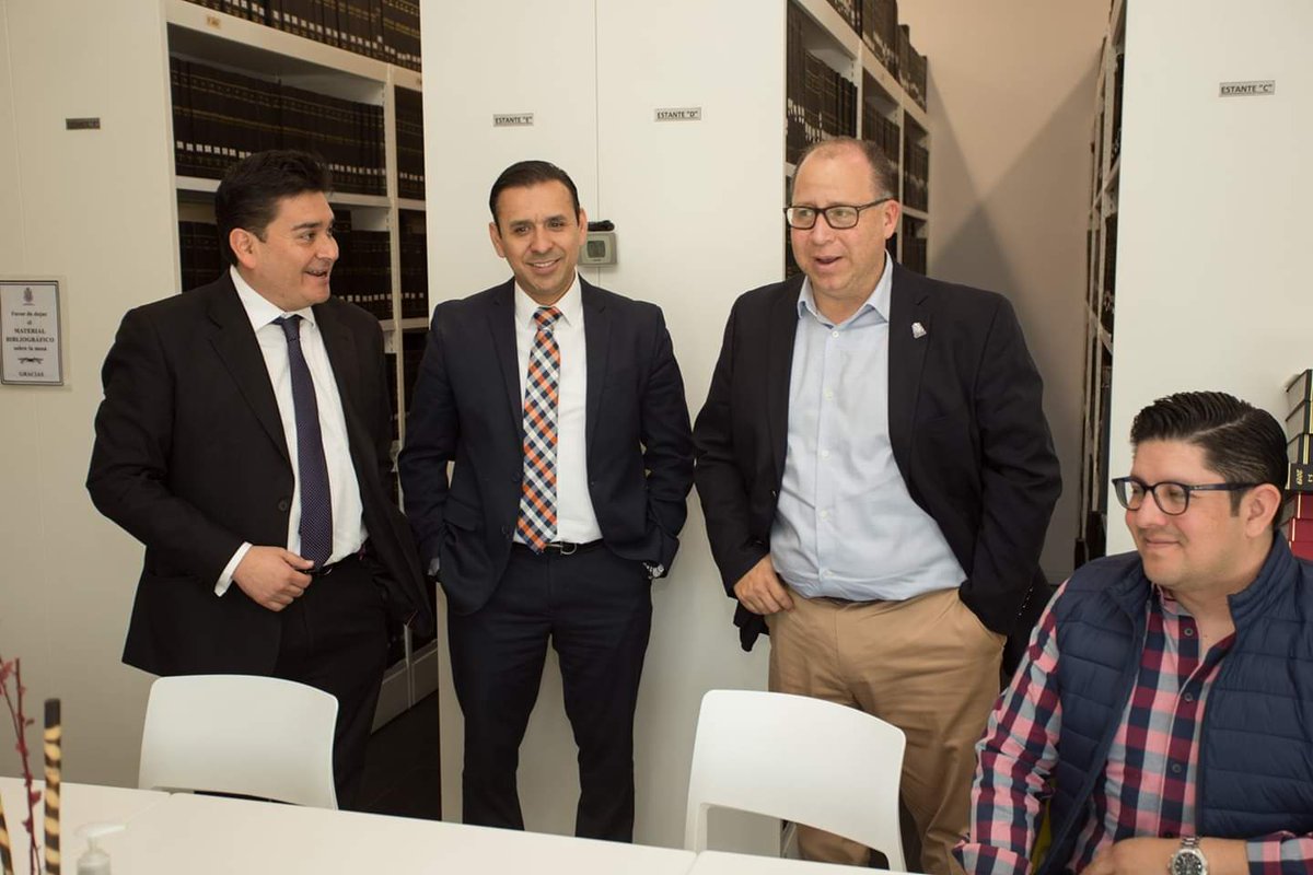 carloshabacuc's tweet photo. Visité el #PoderaLegislativodelEstado en compañía de el Vicepdte #AlejandroParedes, #IldefonsoMartínez Síndico CANACOAguascalientes y #JuanCarlosMoreno Síndico Titular ConcanacoCentro y #LeridaRodríguez Delegada PRODECO.En donde sostuvimos una charla con el Dip #RicardoCaballero. https://t.co/0zFnmmJN0X