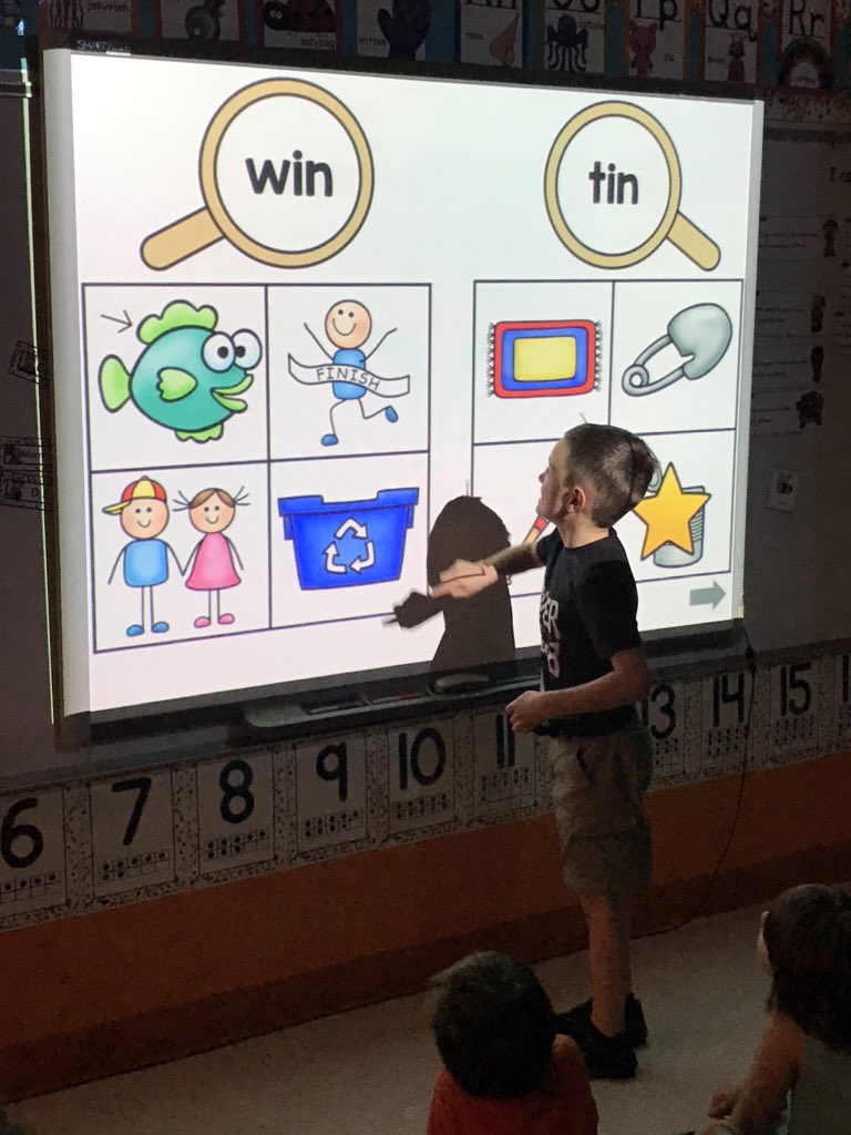 kpeepsonline's tweet image. INNOVATIVE ways to learn, using the smart board. #ThinkBigLISD @LampasasTCE @LampasasISD