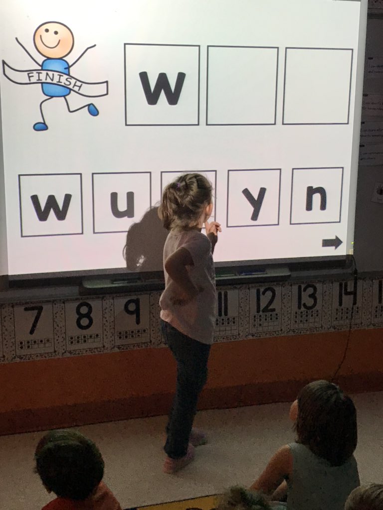 kpeepsonline's tweet image. INNOVATIVE ways to learn, using the smart board. #ThinkBigLISD @LampasasTCE @LampasasISD