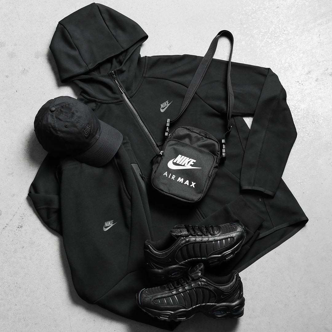 jdsportsus's tweet image. Let's get technical 🔝 Hop on jdsports.com to cop @Nike Tech Fleece styles 🔥 fal.cn/372tE

#NikeSportswear #NikeTechFleece #TechFleece #MeInJD