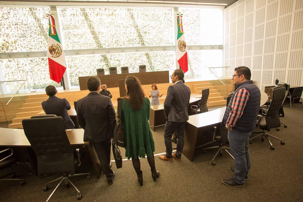 carloshabacuc's tweet photo. Visité el #PoderaLegislativodelEstado en compañía de el Vicepdte #AlejandroParedes, #IldefonsoMartínez Síndico CANACOAguascalientes y #JuanCarlosMoreno Síndico Titular ConcanacoCentro y #LeridaRodríguez Delegada PRODECO.En donde sostuvimos una charla con el Dip #RicardoCaballero. https://t.co/0zFnmmJN0X