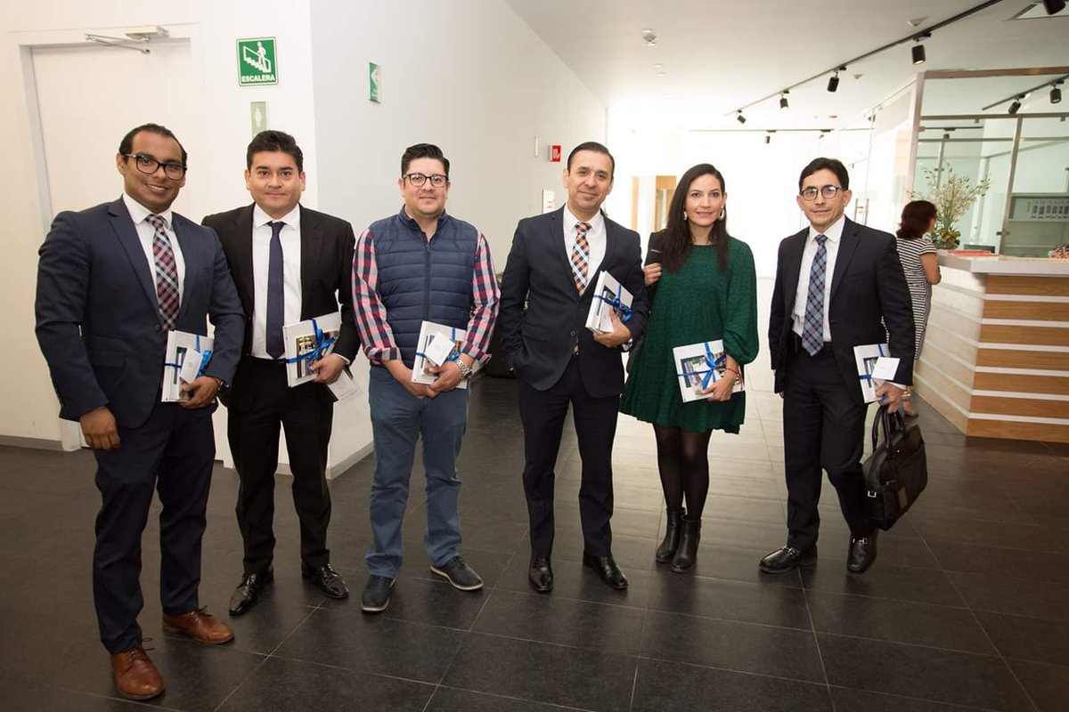 carloshabacuc's tweet photo. Visité el #PoderaLegislativodelEstado en compañía de el Vicepdte #AlejandroParedes, #IldefonsoMartínez Síndico CANACOAguascalientes y #JuanCarlosMoreno Síndico Titular ConcanacoCentro y #LeridaRodríguez Delegada PRODECO.En donde sostuvimos una charla con el Dip #RicardoCaballero. https://t.co/0zFnmmJN0X
