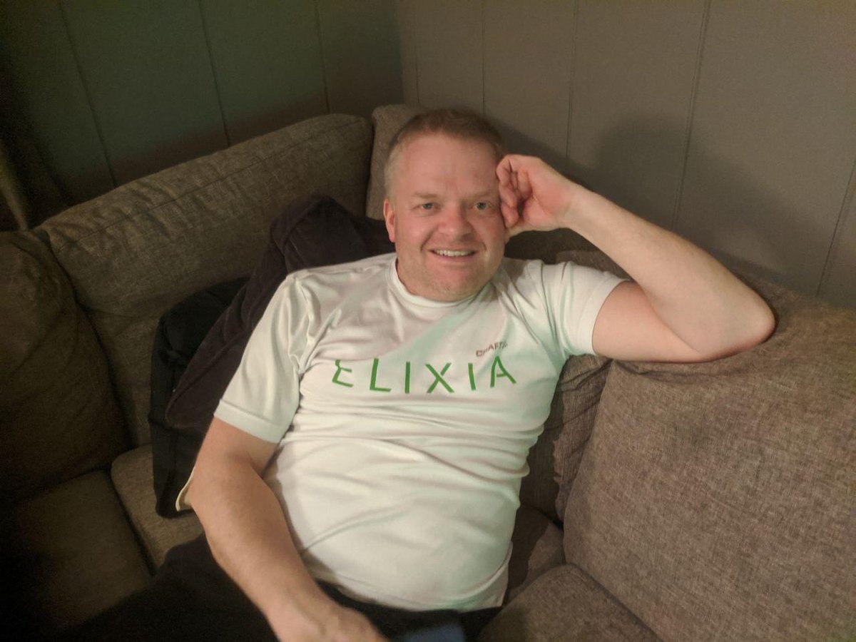 "Jeg synes det er bra at vi tar forholdsregler for å minske smitten av Corona viruset, og jeg er glad for at jeg fortsatt kan se #RawAir på Tv'en" - Frode (47)