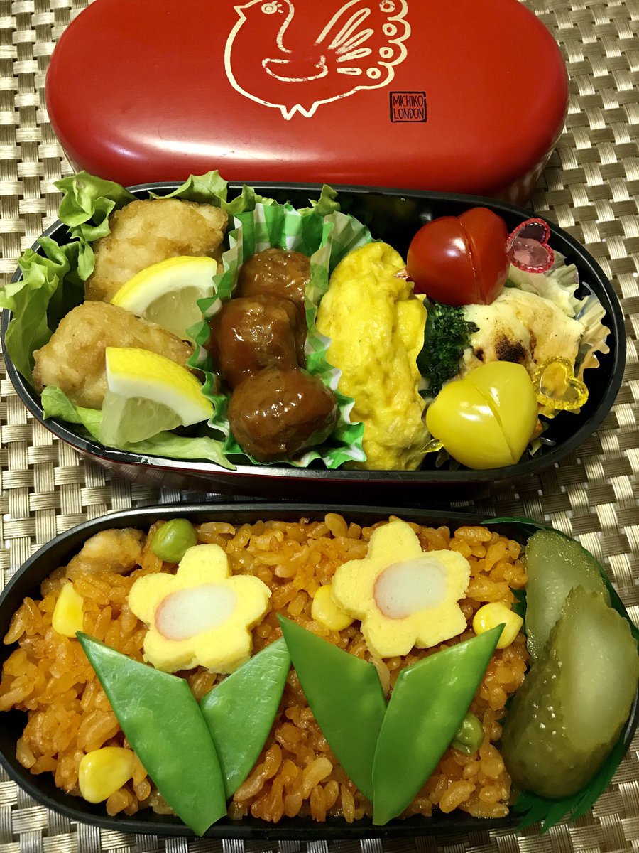 『今日のお弁当』
チキンライス弁当🍱
＊塩から揚げ
＊ミートボール
＊ミニオムレツ
＊ブロッコリーのマヨチーズ焼き🥦🧀
＊♡プチトマト赤❤️黄色💛
ピクルス🥒