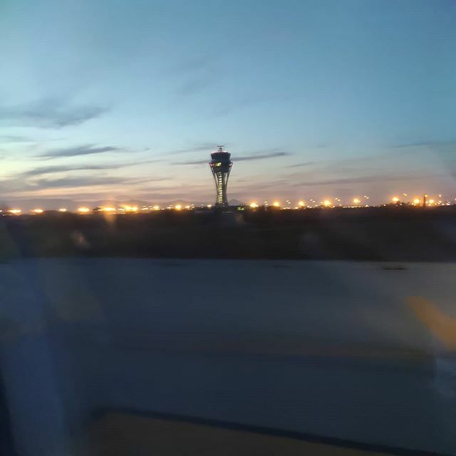 Adéu Barcelona!!🙋
#saboreandoelmundo #saboreandocatalunya #barcelona #elprat #aeroportdelprat #backhome #vueltaacasa #ryanair #aena #atardecer #sunset #viajeenfamilia #catalunya #tavelpics #travel