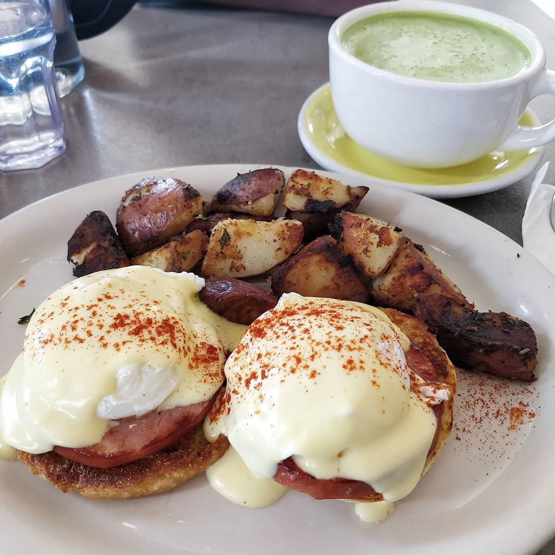 milliescafela's tweet photo. Repost: @yum.roo
Poppin eggs here at @milliescafela 👌
.
.
.
.
.
#food #foodie #foodporn #igdaily #igfood #igers #instadaily #eaterla #brunch #laeats #yelpla #foodphotography #foodstagram #foodblogger #foodies #foodpics #egg #eggyolk #eggsbenedict #yummy https://t.co/cARlcFPQjy