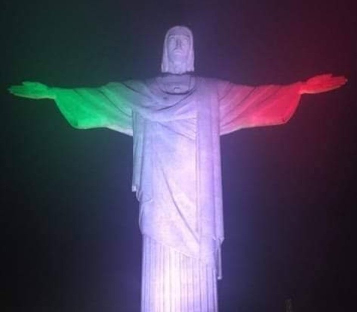 isabellaisola3's tweet photo. La statua del Cristo Redentore si colora con il nostro tricolore in segno di vicinanza a noi italiani.
🇮🇹🇧🇷
Muito obrigado! ❤

#coronavirus
#Italia 
#Brasile https://t.co/NMiF5EqzKA