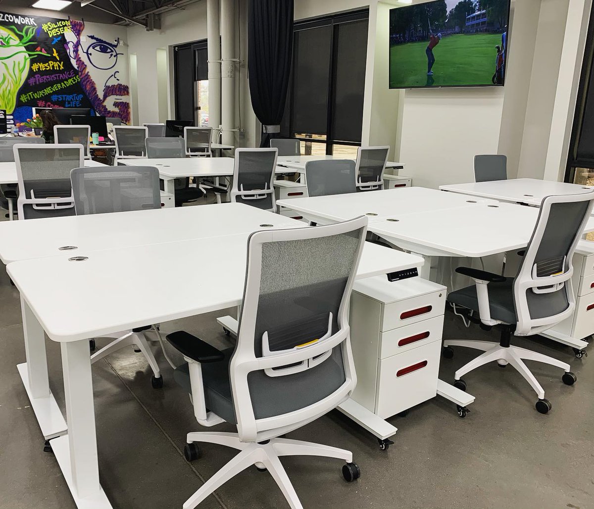 Just added! Additional dedicated desk spaces equipped with sit-to-stand desk, chair, and filing cabinet. Membership includes 24/7 access to state-of-art coworking space conveniently located right here in North Scottsdale 🙌🏻👨🏽‍💻👩🏼‍💻 Click azcowork.com/dedicated-desk… to reserve yours!