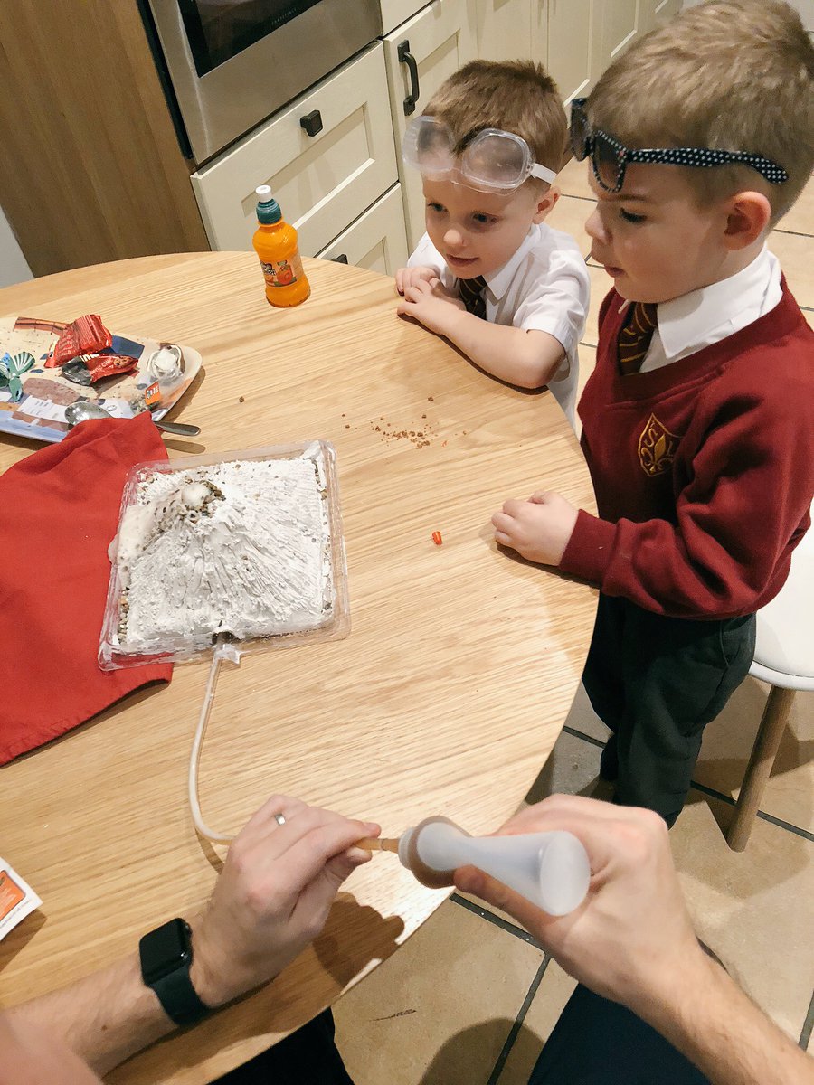 yozzer26's tweet photo. Stanley and Lewis awaiting their volcano eruption 🌋 @stlewiscroft #scienceselfie #stlewisscience #britishscienceweek https://t.co/94K5u8wzX2