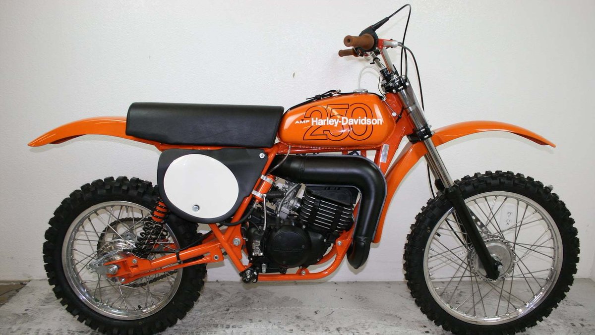HDForums's tweet image. We know this bike is #Harley in name only, and that the AMF bikes weren't know for quality. But wow, do we love this era for graphics... How much do you think @Mecum will get for it? bit.ly/3cMQ9s9