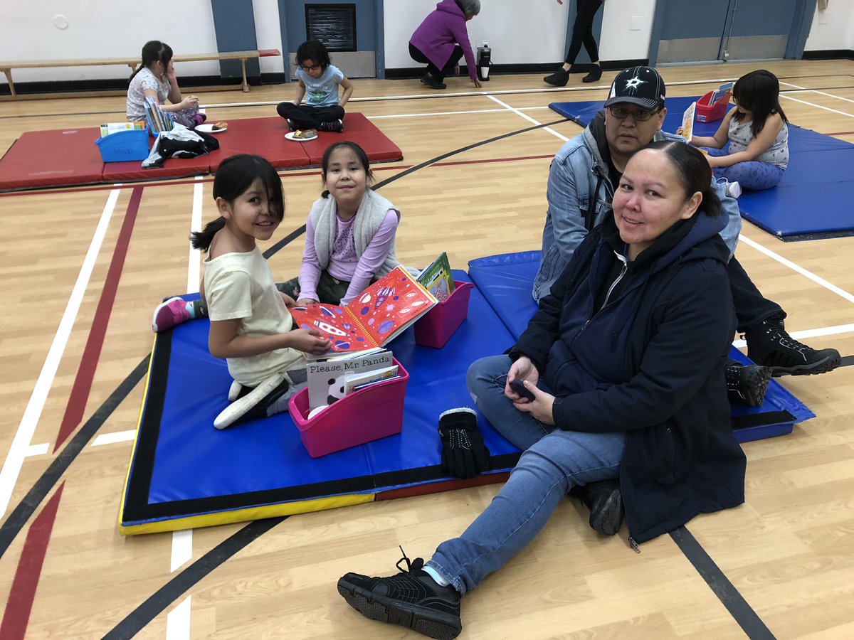KateLyonPR's tweet photo. Building Home Libraries - another successful project! @rooseveltsd52 @RupertSchools Students chose books and took them home to enjoy with their families.❤️ #BuildingCommunity #EarlyLearning #JoyfulReading #bced #bcpta https://t.co/8ceYahiCUr