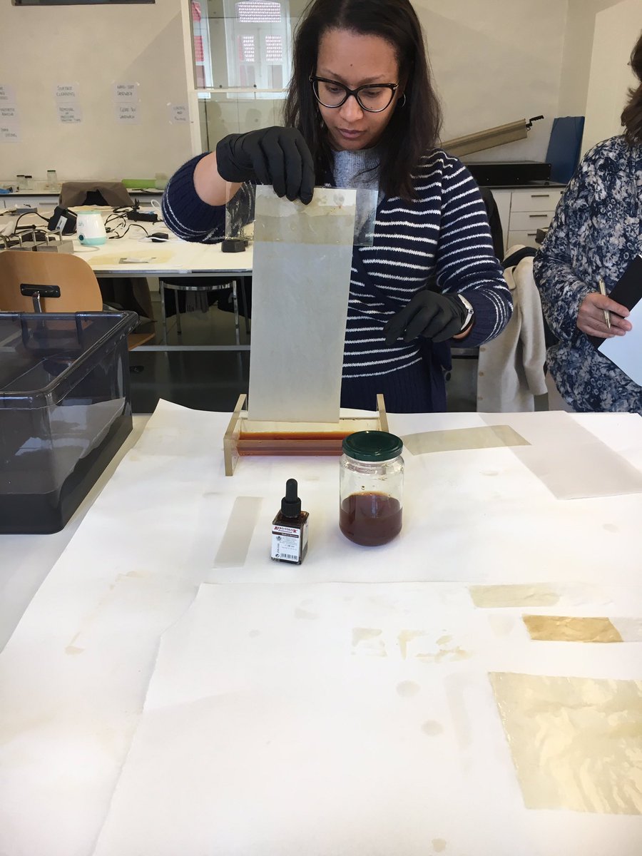 Amf_pt's tweet photo. Last week we were able to attend to masterclasses with Hildegard Homburger regarding Photoreproductions and Conservation of tracing paper. We learned a lot! #tracingpaperconservation https://t.co/kNqyCvB4Xw