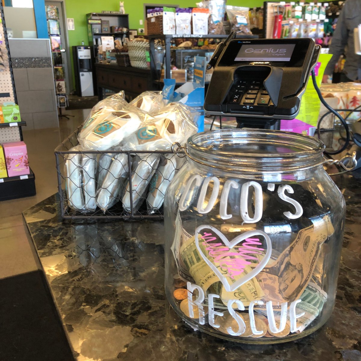 pet_evolution's tweet image. The border battle continues all month long! 
Minnesota's Pet Evolution v. Wisconsin's Angel's Pet World! 

Which side of the river will win? Help your favorite team AND Coco's Heart as we fight to the finish! Look for the donation jars at checkout! 

#petevolution #cocosheart