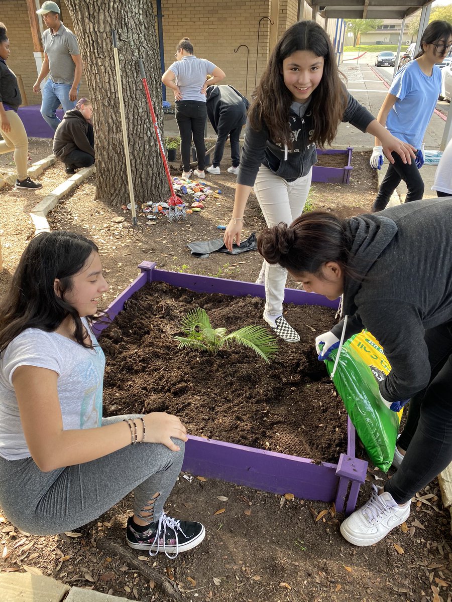 MeansLibrary's tweet photo. Our robotics team worked with  @GammaSigmaYWLA leaders to beautify our school this afternoon. A fun project for our girls! We learned about “good” worms &amp; “bad” worms as well as how to properly plant new flowers &amp; veggies. Thanks to @zamoranoteach for inviting us to participate! https://t.co/z0rvsLInAt