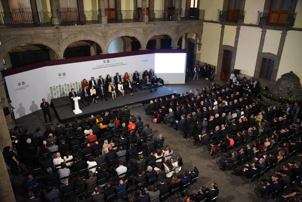Fer_MercadoG's tweet photo. #Entérate

El día de ayer, durante el anuncio del #Compromiso2020 entre el @GobCDMX y empresarios,  se consolidó la creación de empleos, la inversión y el desarrollo de la #CiudadDeMéxico.

#ParticipaciónCiudadana https://t.co/IDWIHpIGdq