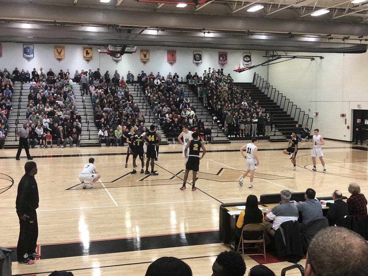 Lincoln vs. Methacton in a PIAA Class 6A second round playoff at William Tennent. 🏀