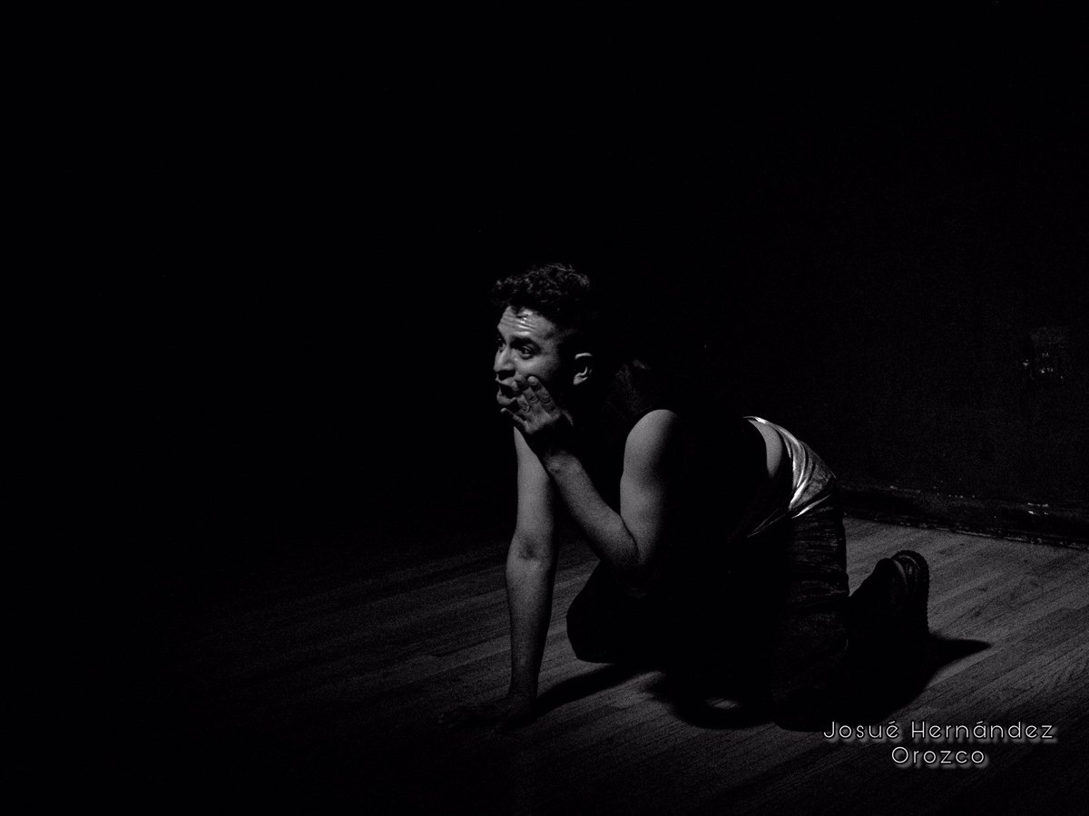 OtrasBatallas's tweet photo. LAS OTRAS BATALLAS / Cada persona que ves, está luchando una batalla de la que tú no sabes nada .
.
Funciones Lunes 16, 23 y 30 de marzo 9 pm Foro Juana Cata .
.
#lasotrasbatallas #juanacata #teatro #teatroindependiente #teatrointimo #indigoteatro #yoapoyoelteatro #vamosalteatro https://t.co/TQybLsG6j0