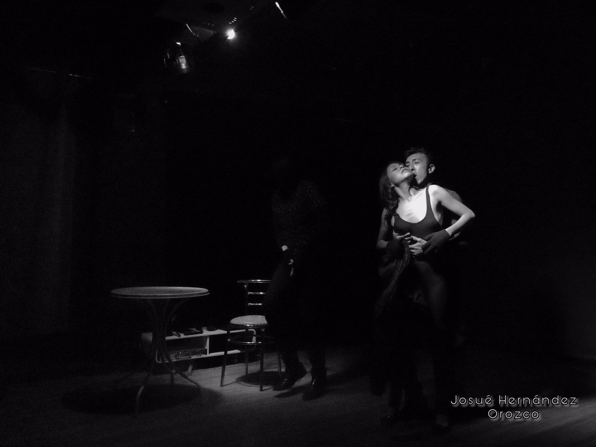 OtrasBatallas's tweet photo. LAS OTRAS BATALLAS / Cada persona que ves, está luchando una batalla de la que tú no sabes nada .
.
Funciones Lunes 16, 23 y 30 de marzo 9 pm Foro Juana Cata .
.
#lasotrasbatallas #juanacata #teatro #teatroindependiente #teatrointimo #indigoteatro #yoapoyoelteatro #vamosalteatro https://t.co/TQybLsG6j0
