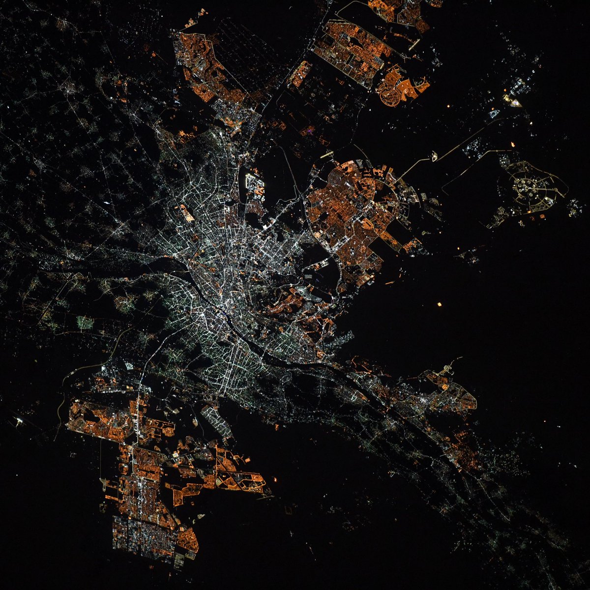 Astro_Jessica's tweet image. The Nile at night is truly remarkable from @Space_Station. As almost all the lights in #Egypt line its fertile banks, we can follow the entirety of its winding path. #Cairo gleams at its delta, shining as the beacon of civilization that it is. Goodnight Cairo! #GoodnightFromSpace