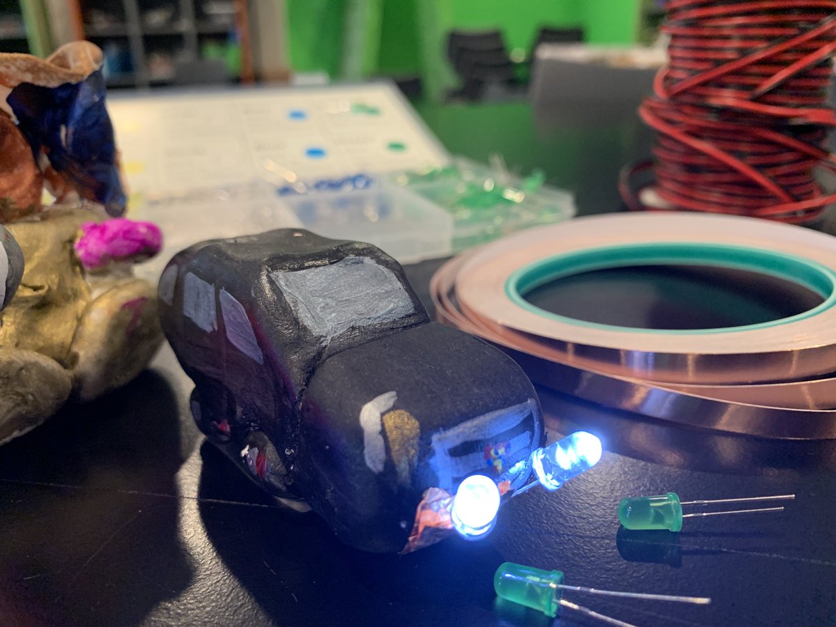 JoubertAndres's tweet image. Nothing like a little #SteAm fun before the break! Art Ss and Robotics Ss join forces in a creative and imaginative collaboration. Check out some of their steam cars! #LearnPM #ParkMaitland51