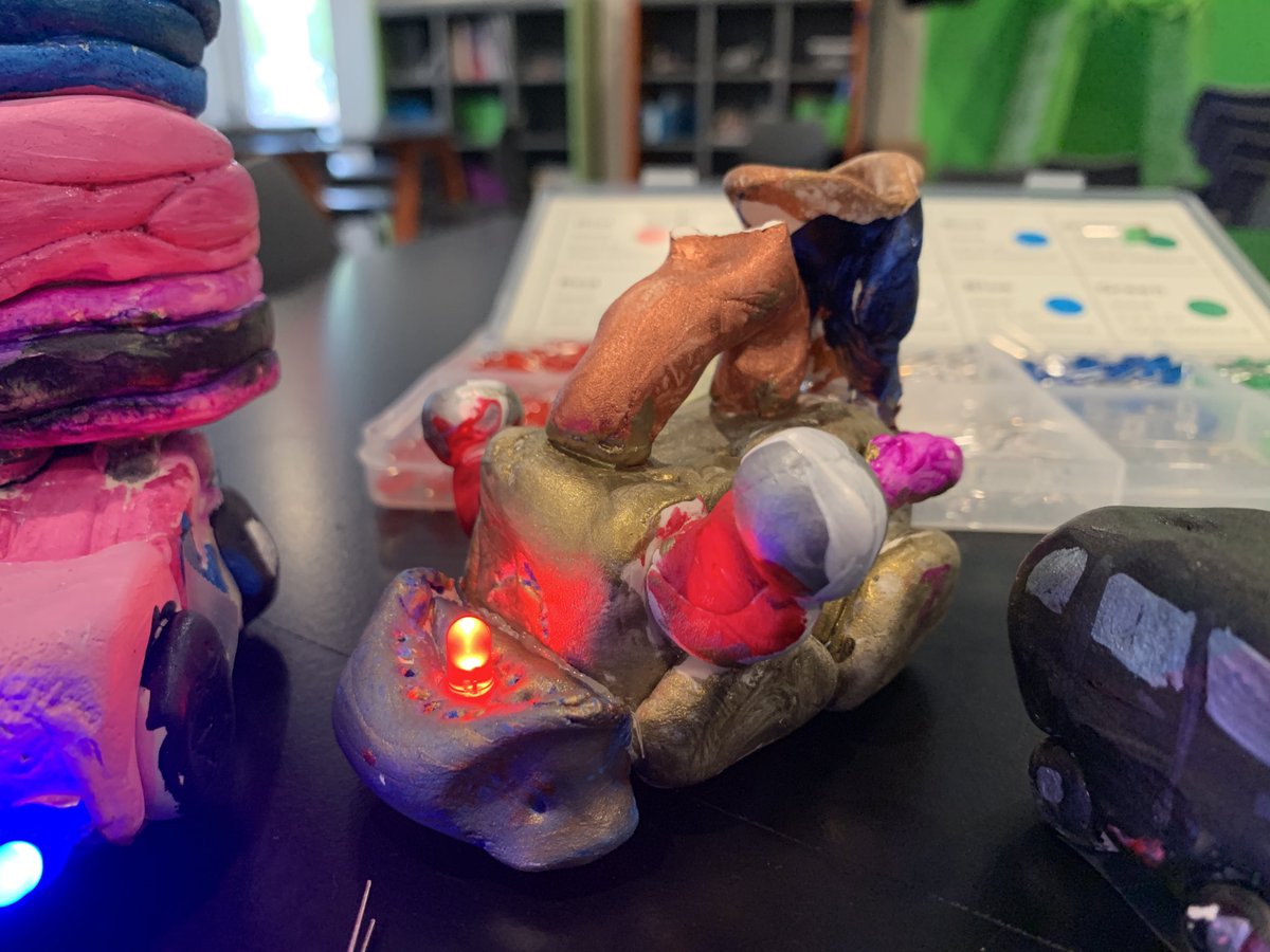 JoubertAndres's tweet image. Nothing like a little #SteAm fun before the break! Art Ss and Robotics Ss join forces in a creative and imaginative collaboration. Check out some of their steam cars! #LearnPM #ParkMaitland51