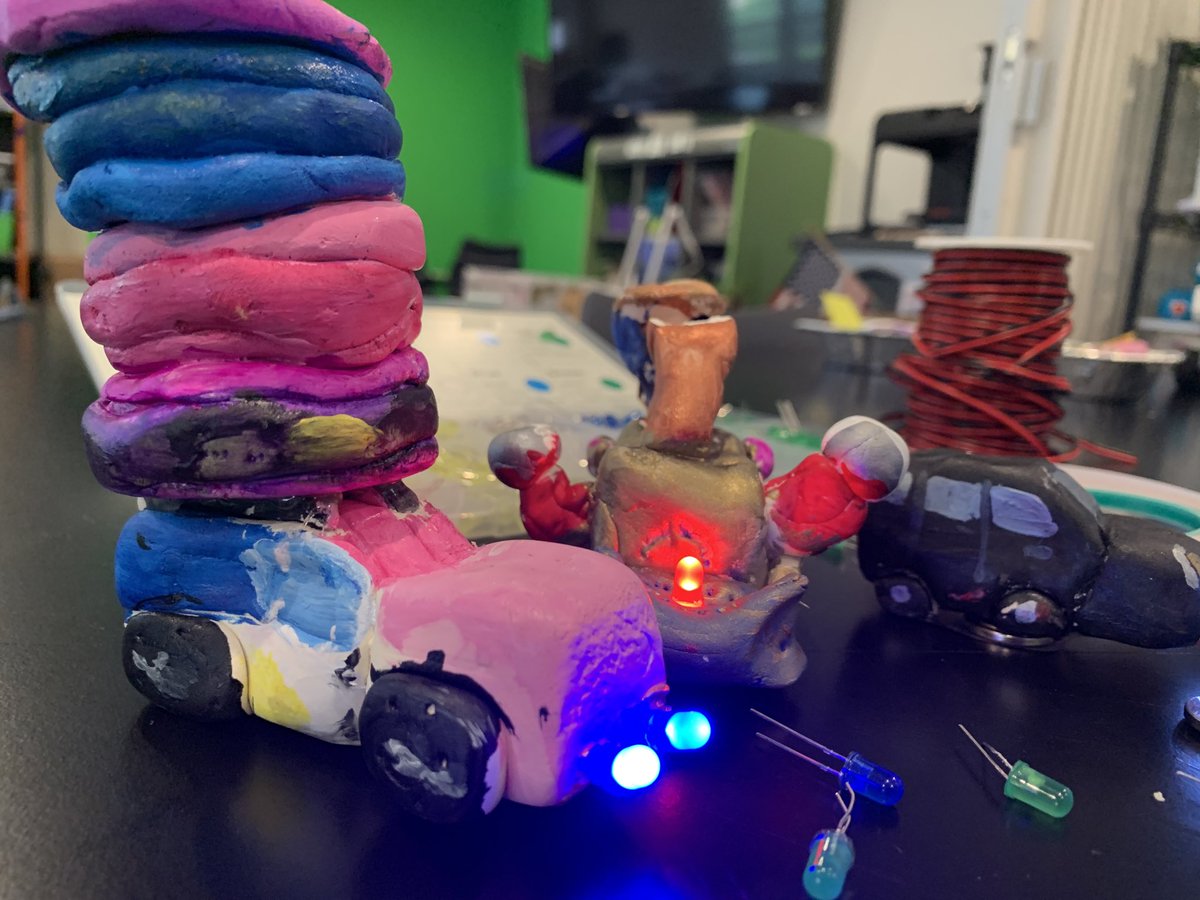 JoubertAndres's tweet image. Nothing like a little #SteAm fun before the break! Art Ss and Robotics Ss join forces in a creative and imaginative collaboration. Check out some of their steam cars! #LearnPM #ParkMaitland51