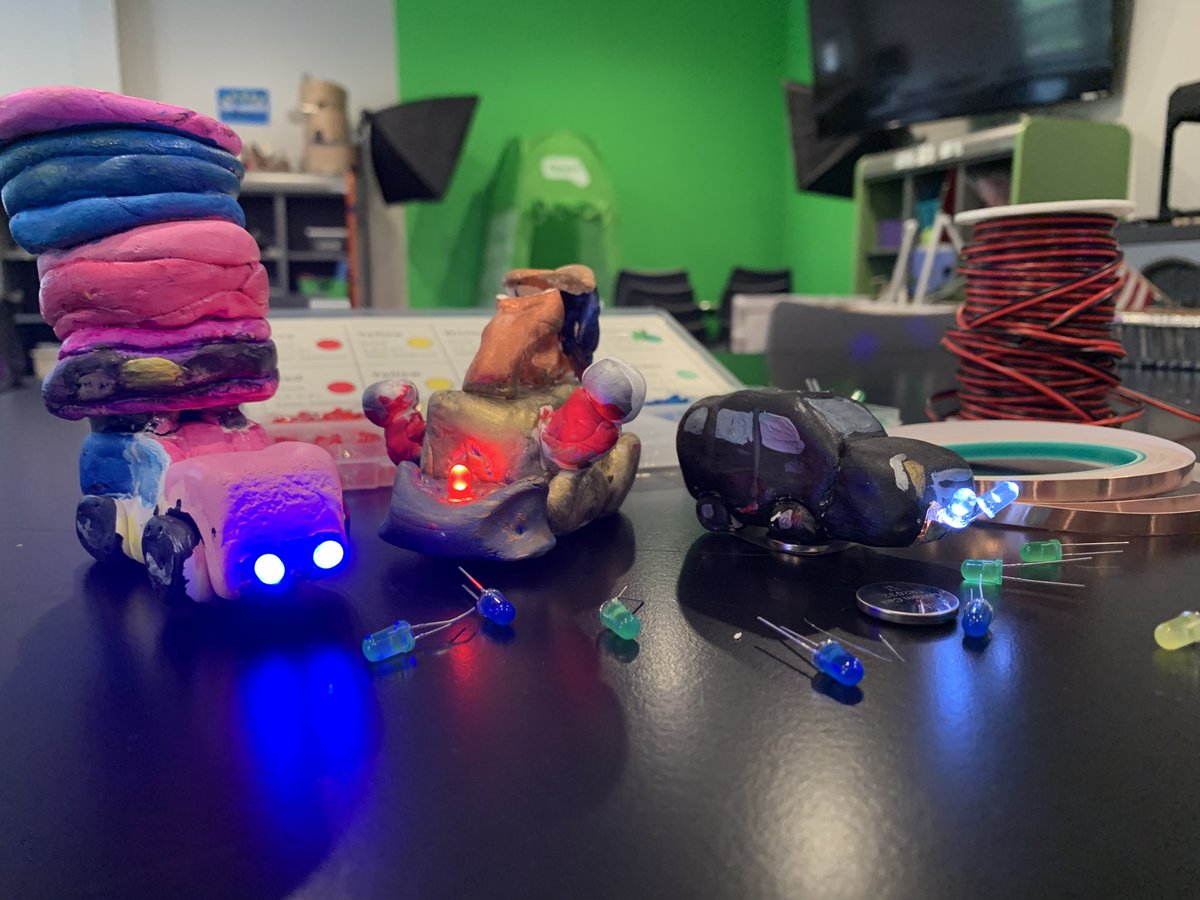 JoubertAndres's tweet image. Nothing like a little #SteAm fun before the break! Art Ss and Robotics Ss join forces in a creative and imaginative collaboration. Check out some of their steam cars! #LearnPM #ParkMaitland51