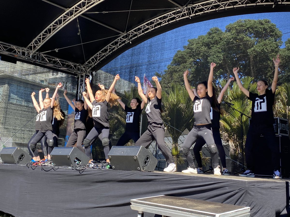 #volunteering <a href="/womadNZ/">WOMAD NZ</a> #womadpopup is rocking - great start to the weekend