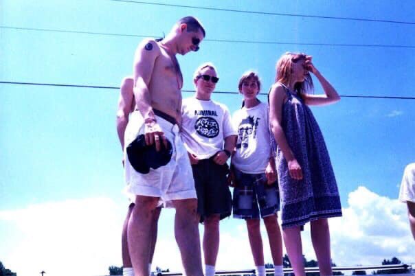 punk_vans's tweet photo. From @BigJoeMcRedmond “Admiral & Separate Peace 1990 cross country tour. Standing on Jack the van outside of Graceland in Memphis with Elray Gunn, Mike Harbin, Peter Horvath, Dave Ferreira, etc. The day after we played at the Antenna Club.”
#bandvans #admiral #separatepeace https://t.co/3CNtD8lO1l
